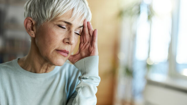 Снимка: Главоболие през зимата? Проверете кръвното си