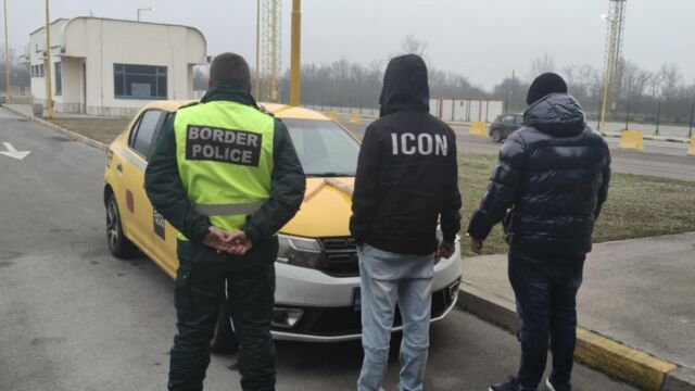 Снимка: Българин влиза в Румъния с такси, докато пренася в чорап 43 610 лева, придобити с измама (СНИМКИ)