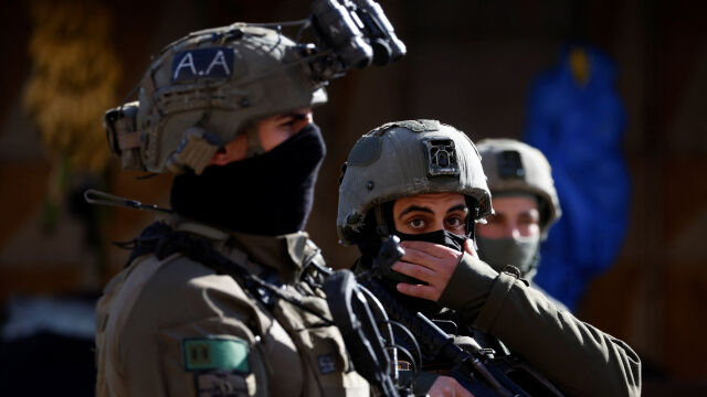 Снимка: Военна тайна срещу 150 000 долара: Обвиниха двама израелци в злоупотреба с класифицирани данни