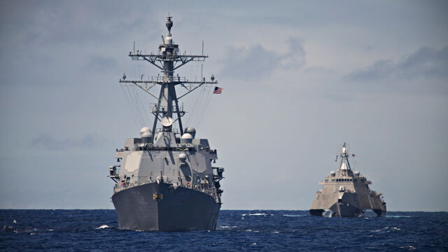 Снимка: Два американски военни кораба се сблъскаха край Южна Америка