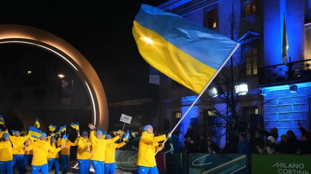 Снимка: Изгониха украински олимпиец заради скандална каска