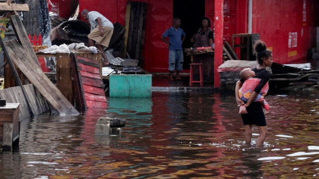 Снимка: 36 жертви, 18 000 разрушени къщи: Циклонът „Гезани“ удари Мадагаскар