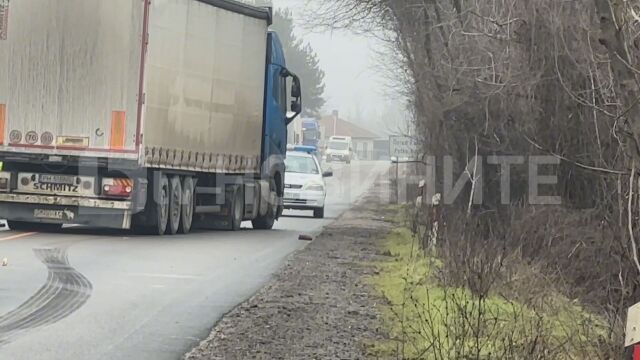 Снимка: Тир блъсна и уби пешеходка на пътя Велико Търново – Русе (ВИДЕО)