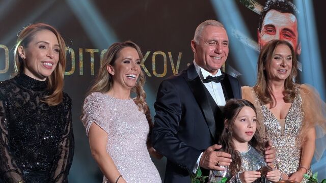 Снимка: Христо Стоичков по-щастлив от всякога на Свети Валентин: Обичайте се така, както ние! (СНИМКИ)