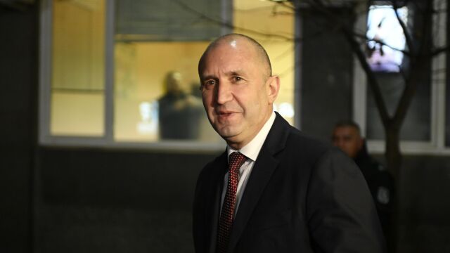 Снимка: Румен Радев: Вече редим листите си в страната заедно с коалиционните партньори
