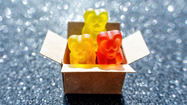 Снимка: Стюардеси влязоха в болница, след като пътник им подари желирани мечета с дрога