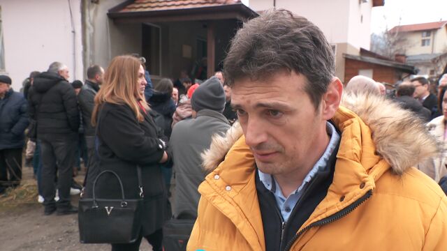 След палежа в дома на кмета: Десетки кметове от цялата страна и граждани го подкрепиха 