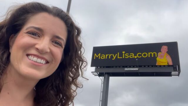 Снимка: Жена си търси съпруг с билбордове в няколко града (СНИМКИ)