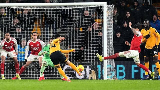 Снимка: От 2:0 - 2:2! Арсенал се издъни срещу последния