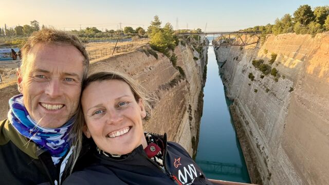 Снимка: Иран осъди британска двойка на 10 години затвор за шпионаж. Лондон: Не видяхме доказателства, искаме свобода