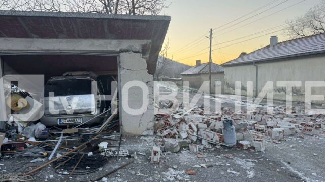 Снимка: Мъж и жена са с опасност за живота след взрив на газова бутилка в Сливенско (СНИМКИ)