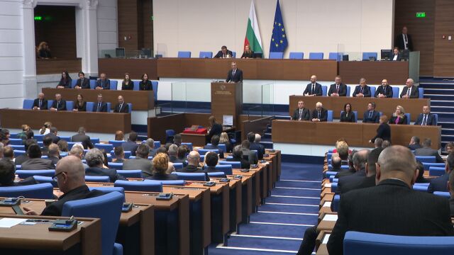 Официално - служебно управление от днес. Изборите - на 19-ти април