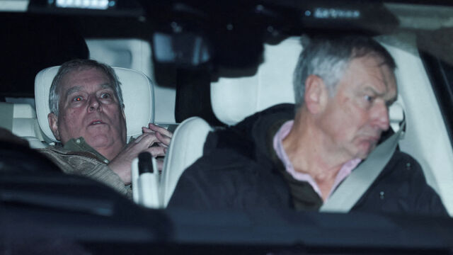 Снимка: Сянката на Епстийн над монархията: Обиските в Уиндзор продължават след ареста на Андрю