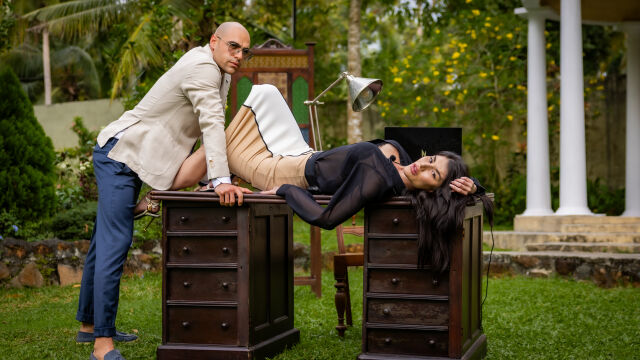 Снимка: Секси секретарка в 