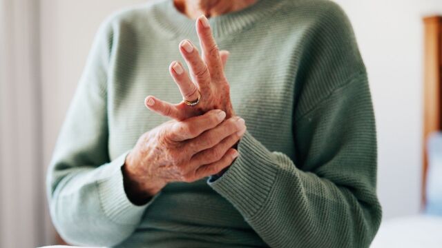 Снимка: Подути пръсти на ръцете: 12 причини, които не трябва да игнорирате