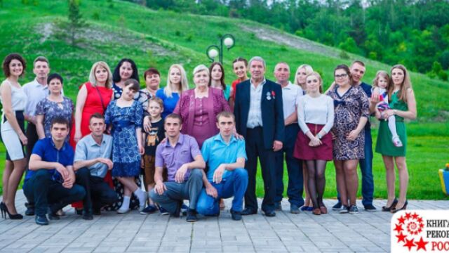 Снимка: За 23 години Валентина ражда 20 деца - и името ѝ е вписано в Книга на рекордите (СНИМКИ)