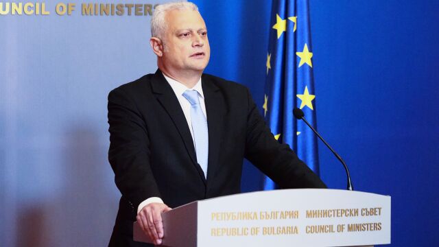 Снимка: Дечев: Сарафов започна да ни въвежда в предварително зададена версия за 