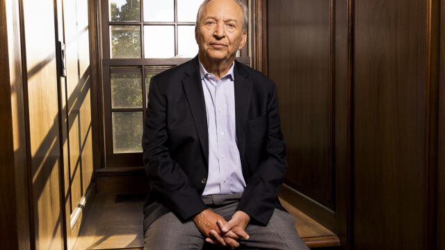 Снимка: Бивш американски министър се оттегля като преподавател в Харвард заради връзки с Епстийн