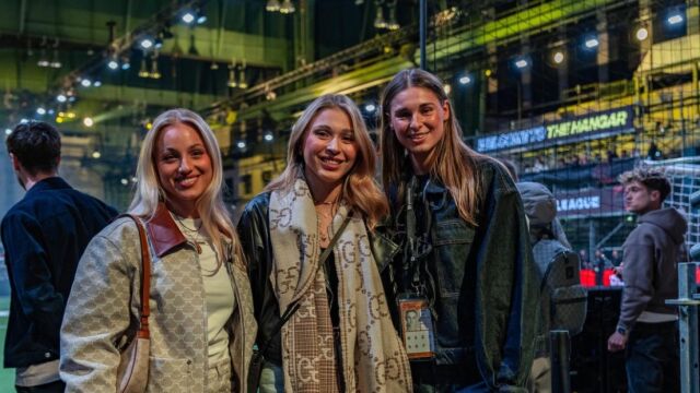 Снимка: Футболистки снимани голи години наред!