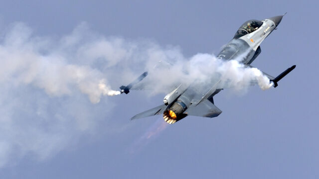 Американски стелт изтребител F-35 е свален над Иран. Медии до режима твърдят, че пилотът е пленен