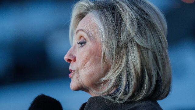 Снимка: Хилари Клинтън след 7-часово изслушване за Епстийн: Цял ден ми задаваха едни и същи въпроси
