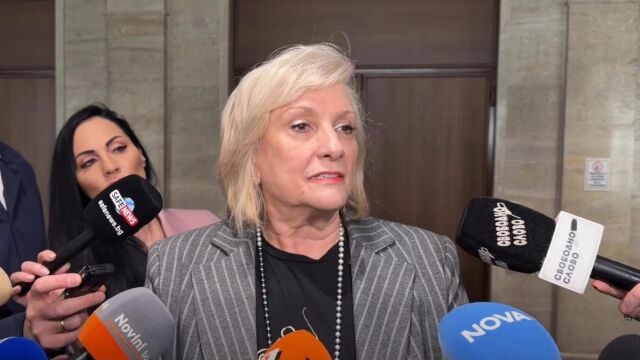 Снимка: Искра Михайлова: Президент Йотова даде всички министри на ПП-ДБ. Кой стои зад министъра на МВР?