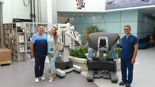 Снимка: За един ден:  УМБАЛ „Света Марина“ - Плевен извърши 10 робот-асистирани операции 