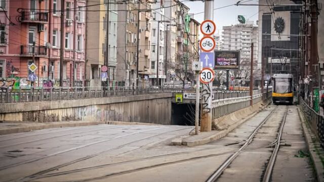 Снимка: Кметът на София обещава да премести „временното“ трамвайно трасе по бул. „Скобелев“