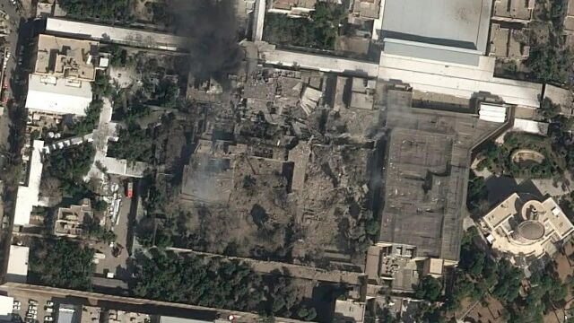 Сателитна снимка показва резиденцията на Али Хаменей след ударите, той е напуснал Техеран