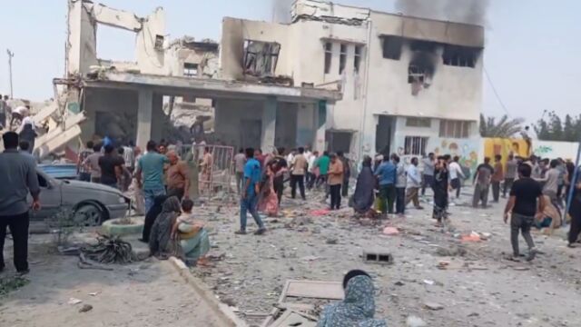 Снимка: Най-малко 57 са убитите ученички в удареното училище в Иран, 60 са ранените (ВИДЕО)