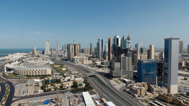 Дрон удари летището в Кувейт, има пострадали