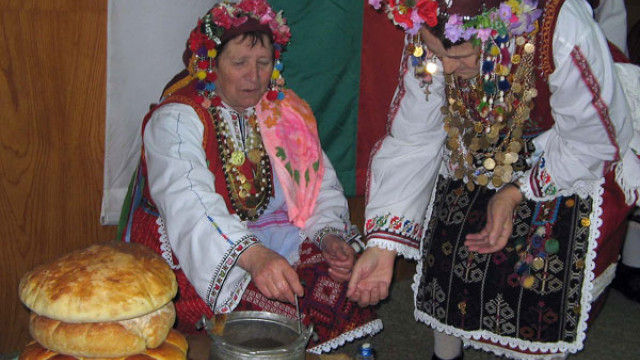 Снимка: Бабинден: Традиции, обичаи и почит към родилната помощ