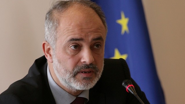 Снимка: Младенов прогнозира по-високи пенсии още тази година