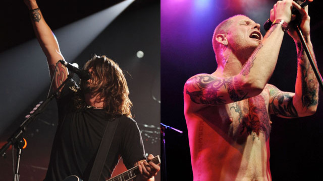 Снимка: Вокалистите на Foo Fighters и Slipknot с общо парче