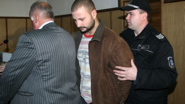 Снимка: Заека остава в ареста