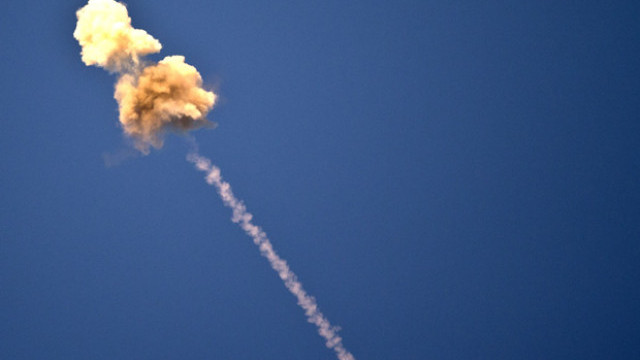 Снимка: Първа ракетна атака срещу Европа: Иран изстреля две ракети към Кипър?