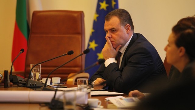 Снимка: Казусът с дюните разклати столовете на трима министри