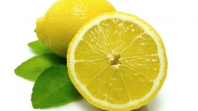 Снимка: Ползите от лимоновия сок и аромат