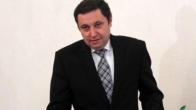 Снимка: Янев извади разсекретени документи по отдавна затихнал скандал