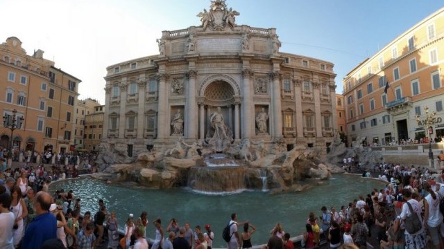 Снимка: Рим въвежда 2 евро такса за достъп до фонтана „Ди Треви“