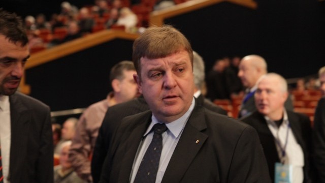 Снимка: Пиян шофьор блъсна кола на НС, в която пътувал Каракачанов