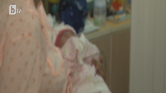 Снимка: Дете на 14 г. роди едно от първите бебета на 2015 г. в болницата в Шумен