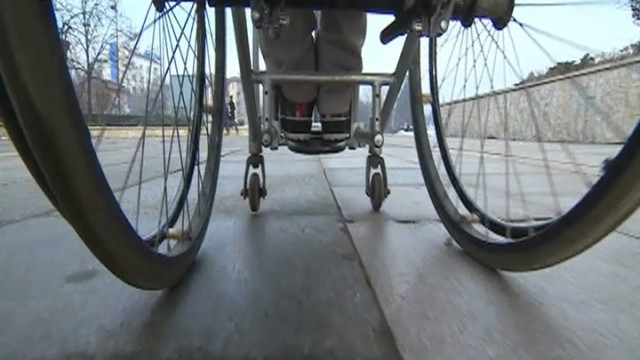 Снимка: Човек с увреждане води битка с институциите за достоен живот