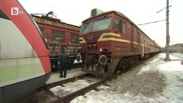 Снимка: Свлачище отново извади влак от релсите 