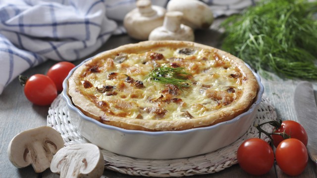 Снимка: Пай с кайма и копър