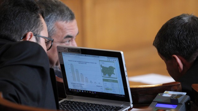 Снимка: Парламентът започва работа с 11 независими депутати