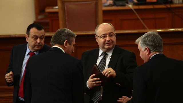 Снимка: БСП и ДПС започнаха консултации за вот на недоверие
