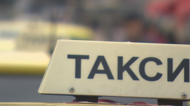 Снимка: Две деца пострадаха при катастрофа с такси в Русе 
