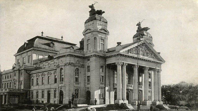 Снимка: Народният театър отбелязва 110-ия си юбилей   