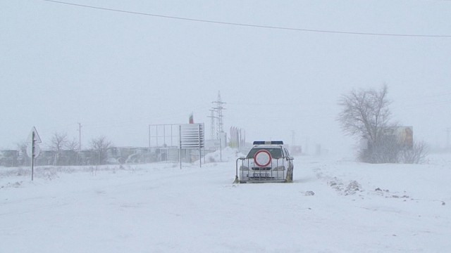 Снимка: Два автобуса с пътници са закъсали в Бургаско